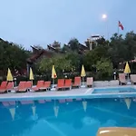 Ξενοδοχείο Bykara 2*